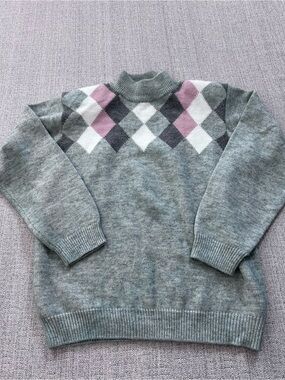Alfred Dunner Gray Argyle Mock Neck Sweater with Pink & White Accents. Size M